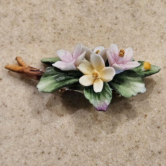 RARE VINTAGE CLASSIC CAPODIMONTE ITALIAN FLOWER BOUQUET PORCELAIN BROOCH PIN - Picture 4 of 14